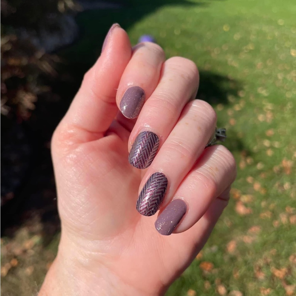 *Exclusive* Color Street: Go With the Workflow | Taupe Herringbone Pink Purple - Picture 6 of 10